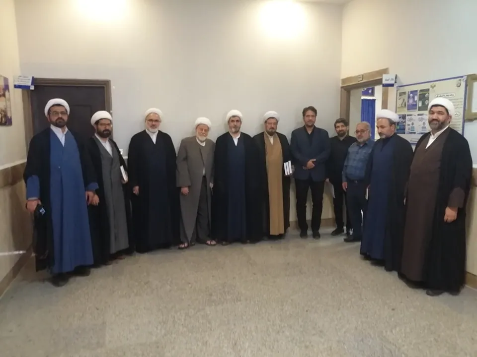 الشيخ الدكتور أنصاري رئيس مركز "بوستان" للأبحاث العلمية في مقرّه الجديد