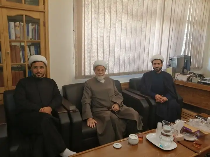 لقاء المحقق سماحة الشيخ جعفر المهاجر مع الشيخ جلال عراقي رئيس هيئة العلوم والأبحاث في قمّ.