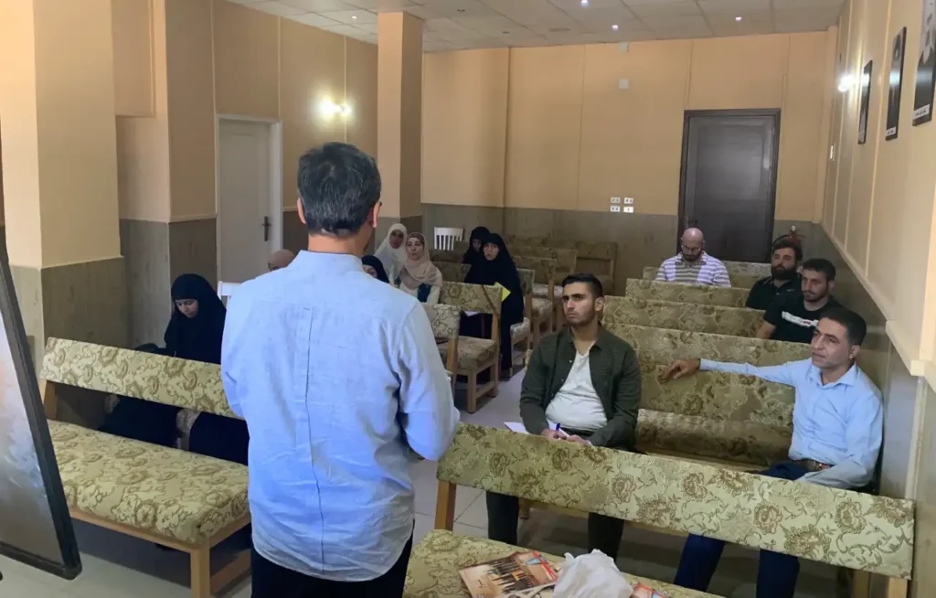 من أجواء درس اللغة الفارسية الأول